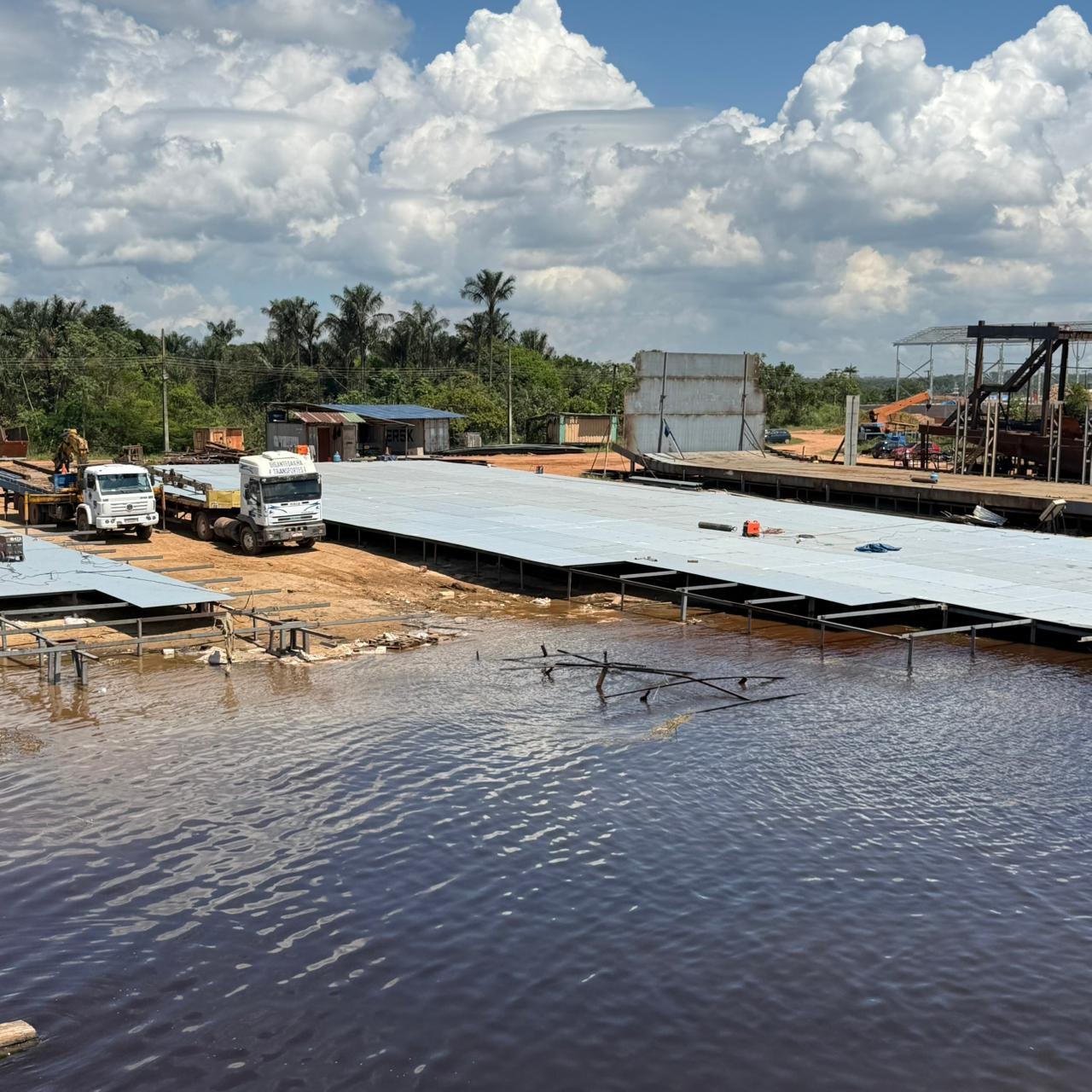Balsa cargueira para transporte fluvial de carga na Amazônia — 10
