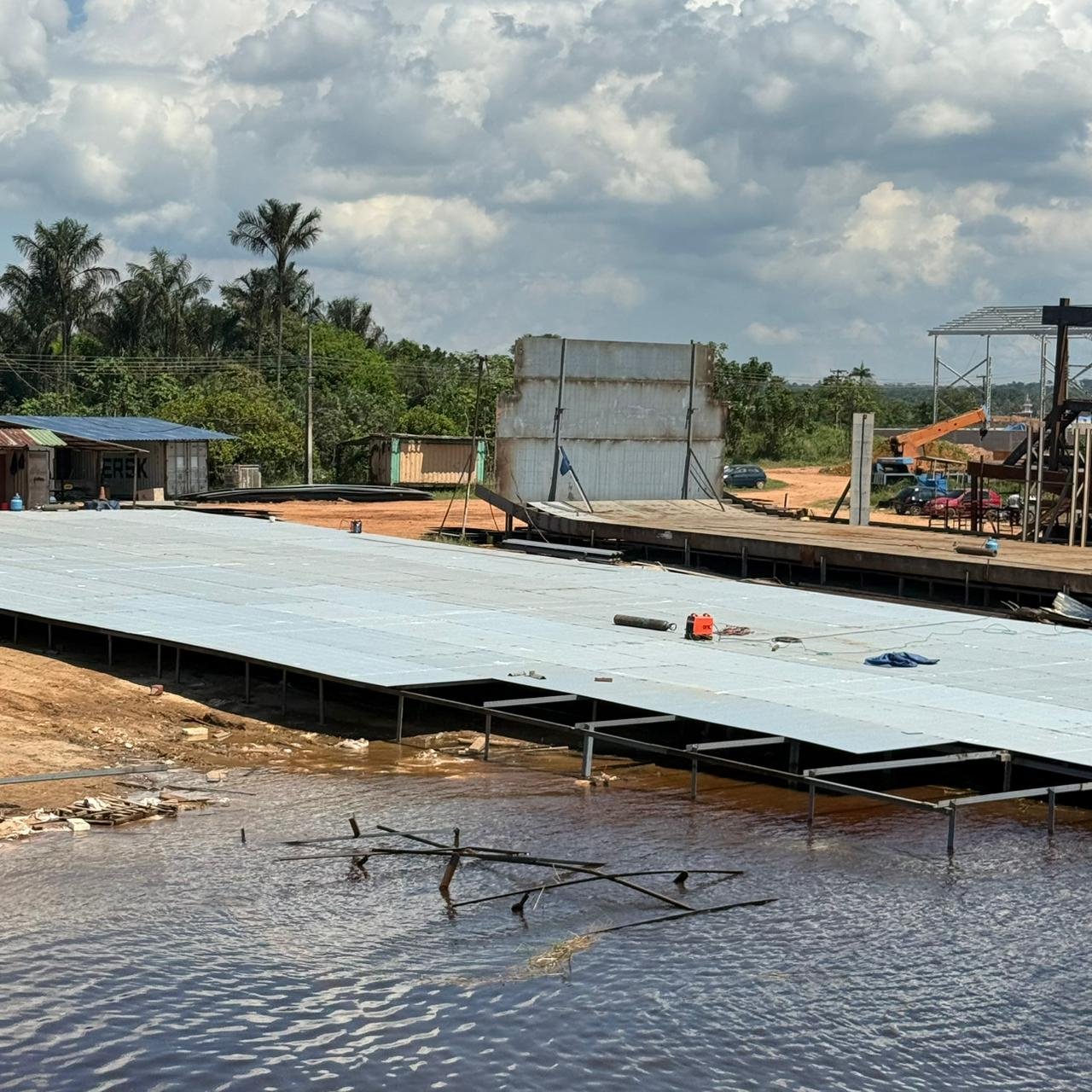Balsa cargueira para transporte fluvial de carga na Amazônia — 12